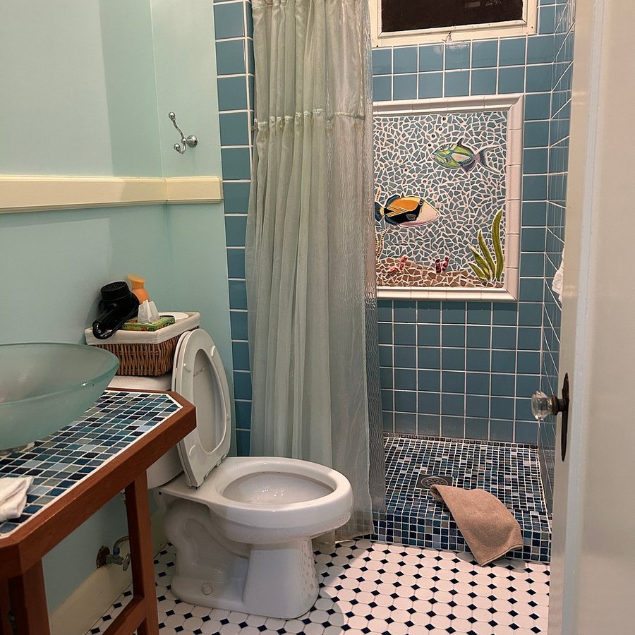 At the Beach with Friends Bed Breakfast — Bathroom