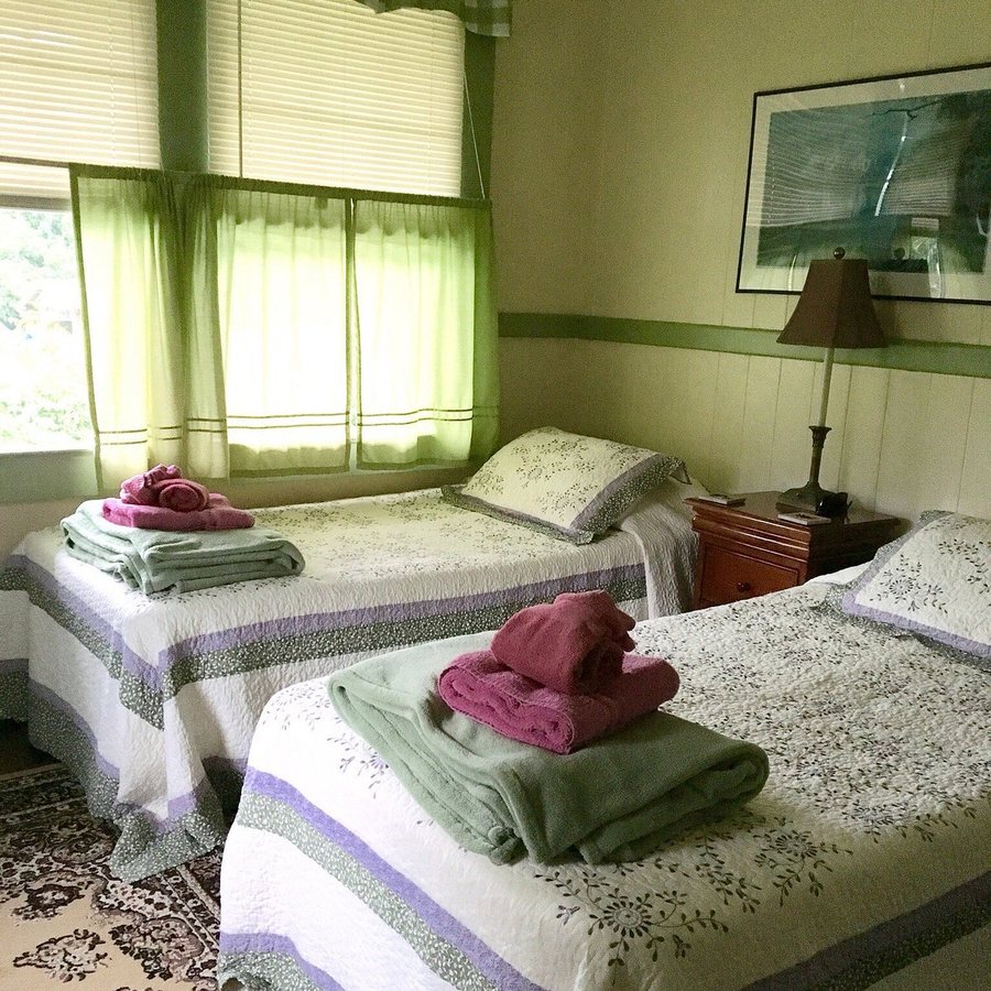 At the Beach with Friends Bed Breakfast — Guest room