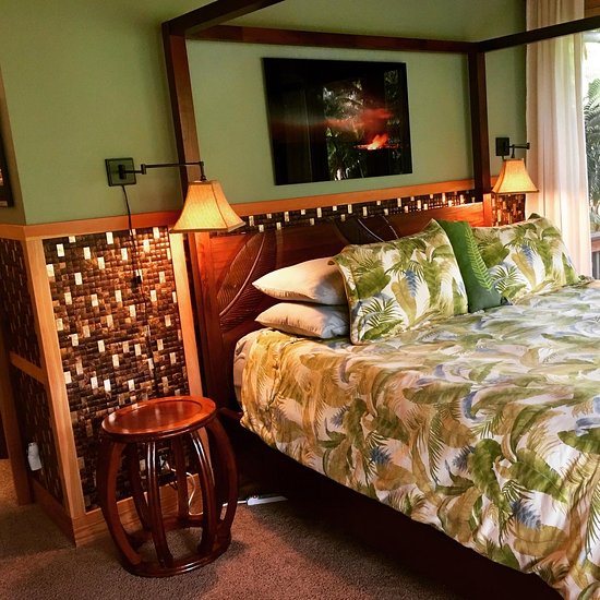 At the Craters Edge — Guest room