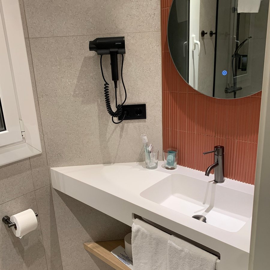 Atenea Calabria Apartaments Barcelona Catalonia — Bathroom