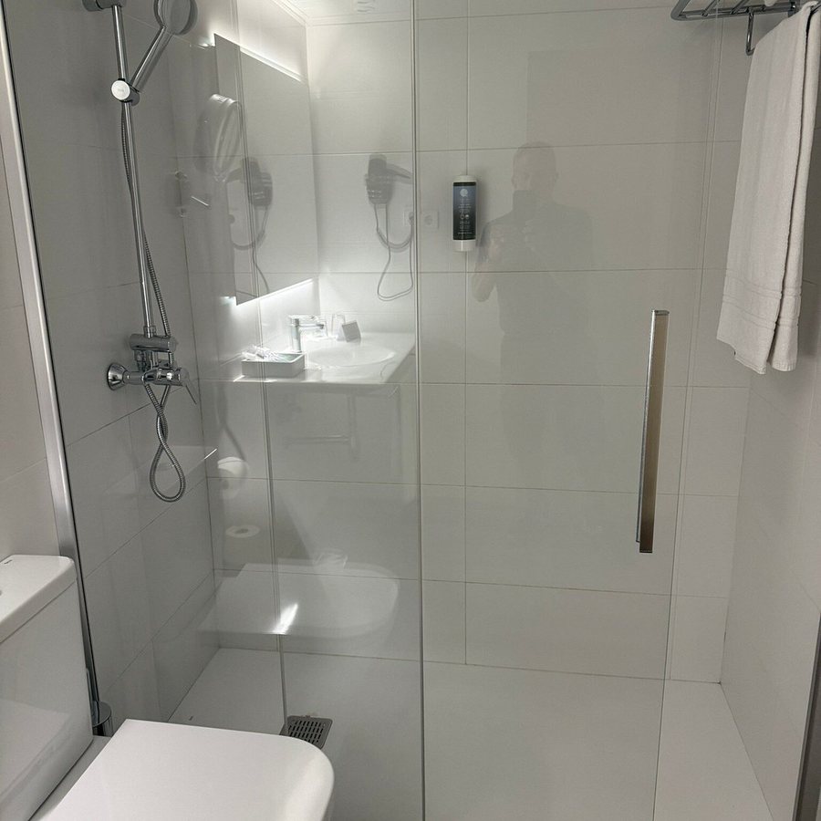 Atenea Rekord Suites Barcelona Catalonia — Bathroom