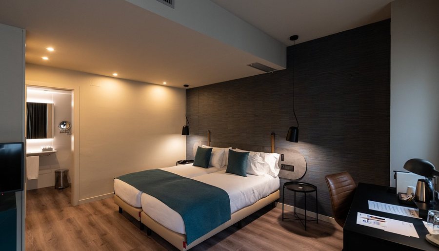 Atenea Rekord Suites Barcelona Catalonia — Guest room
