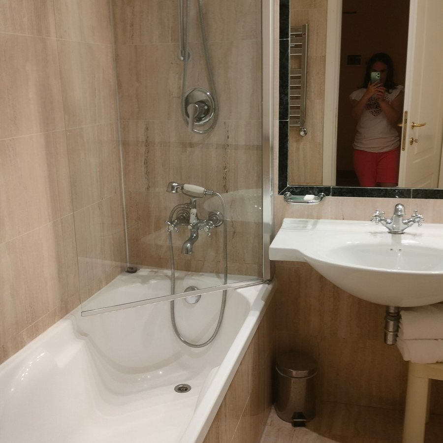 Ateneo Garden Palace — Bathroom