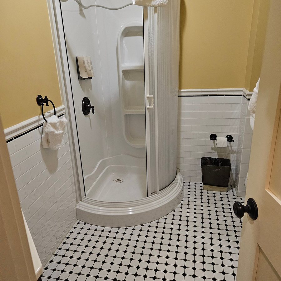 Athenaeum Hotel — Bathroom