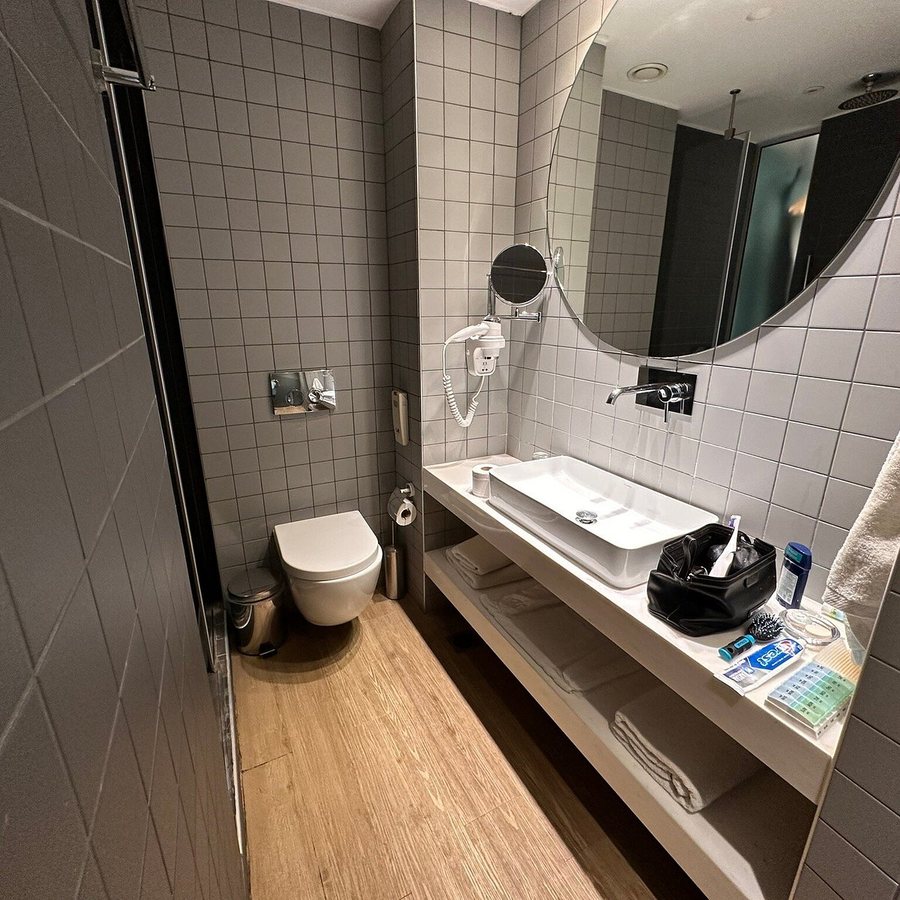 Athenaeum K29 — Bathroom
