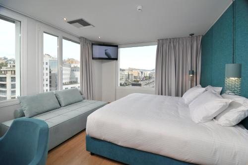 Athenaeum Smart Hotel — Guest room