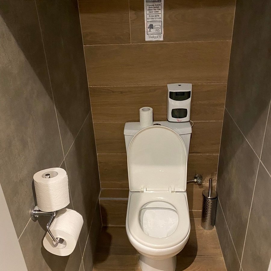 Athens Hub Hostel — Bathroom