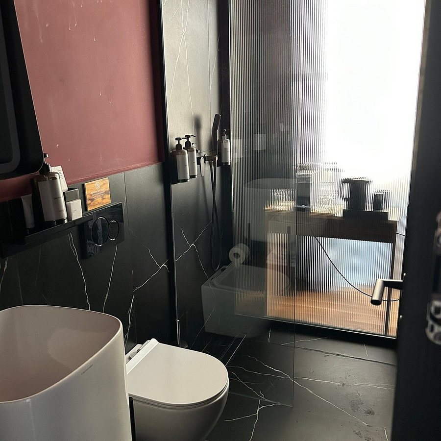Athens Ikon — Bathroom