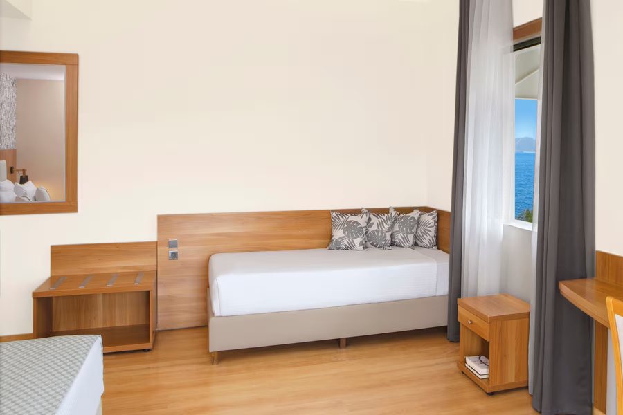 Athens Lodge — Guest room