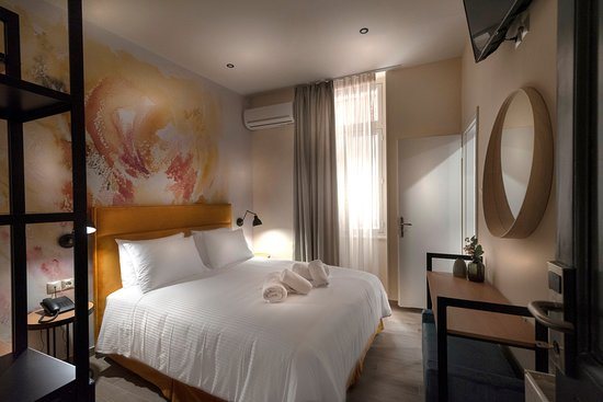 Athens Market Portrait — Guest room