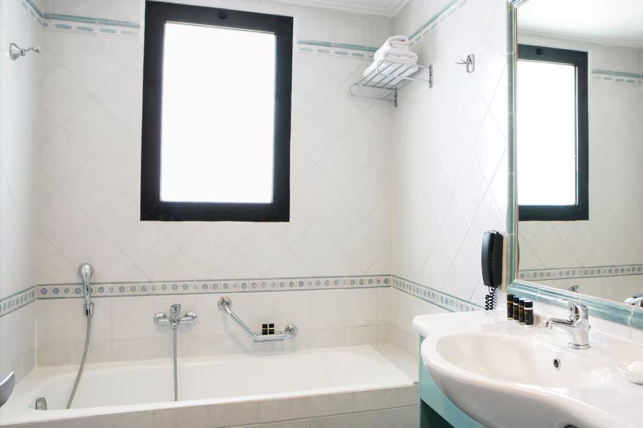 Athens Mosaico Suites Apartments — Bathroom