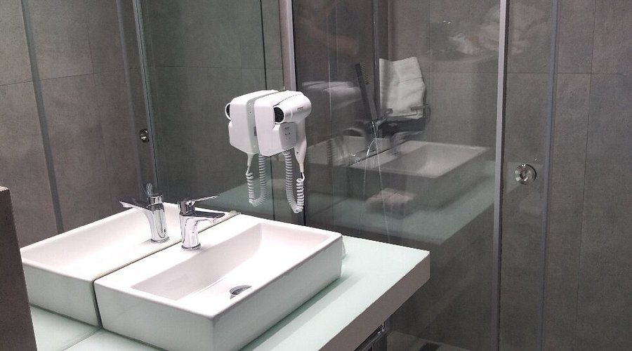 Athens Platinum Rooms and Suites — Bathroom