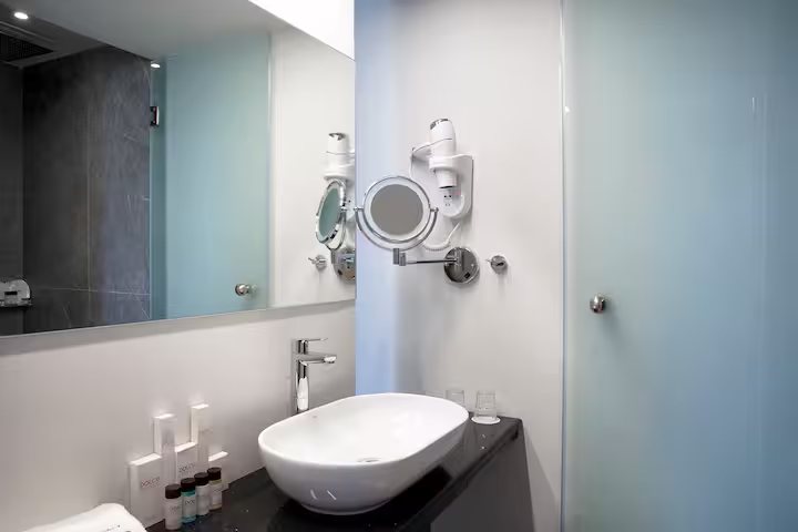 Athens4 — Bathroom