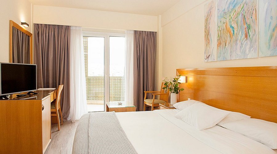 Athinais Hotel — Guest room