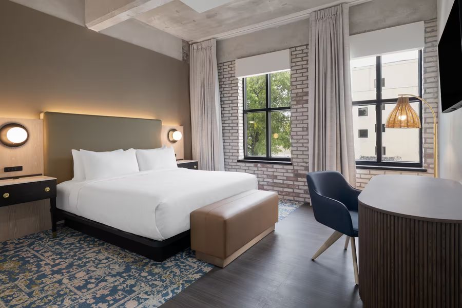 Atlanta Hotel — Guest room