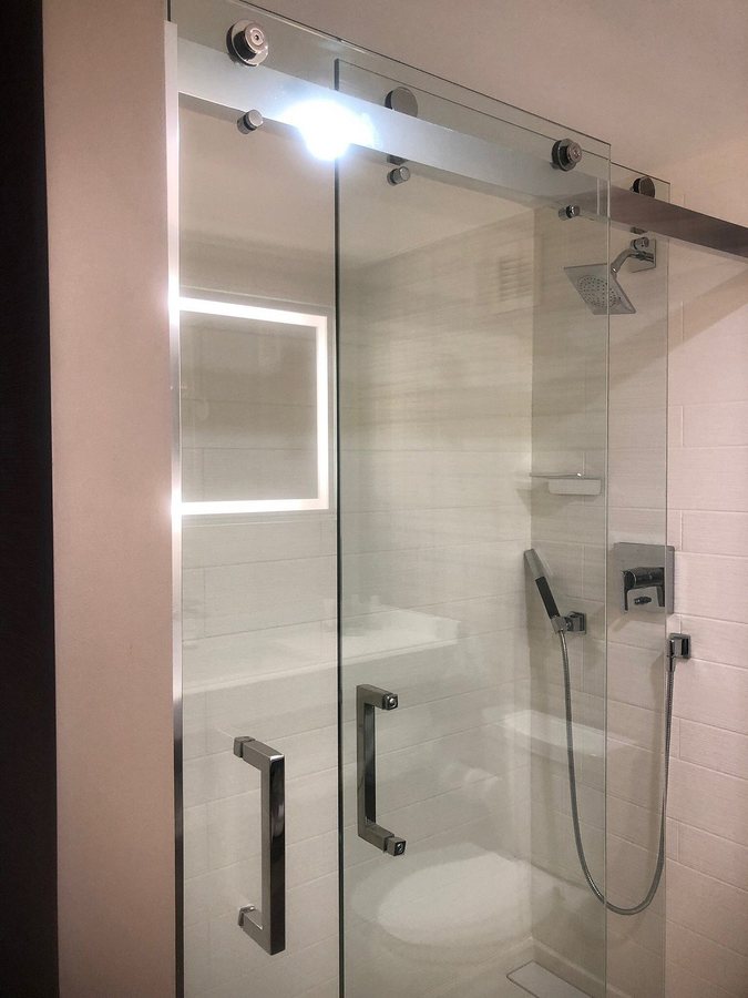 Atlanta Marriott Northeast Emory Area — Bathroom