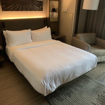 Atlanta Marriott Northeast Emory Area — Guest room