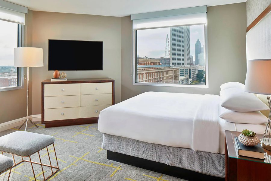 Atlanta Marriott Suites Midtown — Guest room