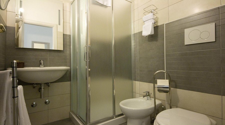 Atlante Garden Hotel — Bathroom