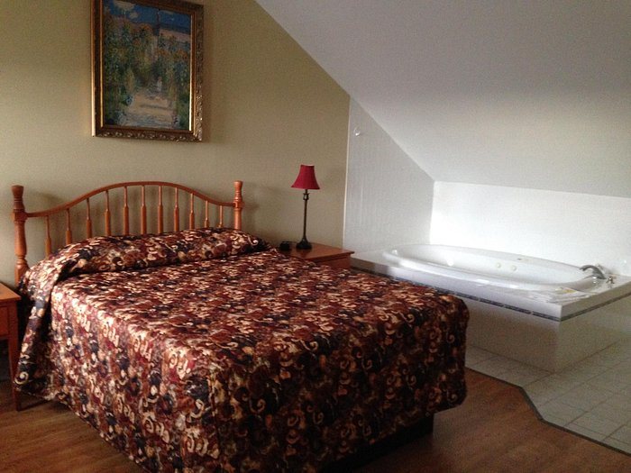 Atlantic Coast Inn — Guest room