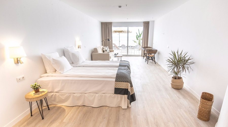 Atlantic Holiday Hotel — Guest room