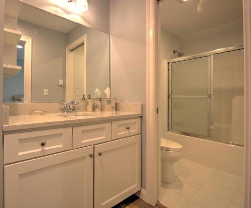 Atlantic Ocean Suites — Bathroom