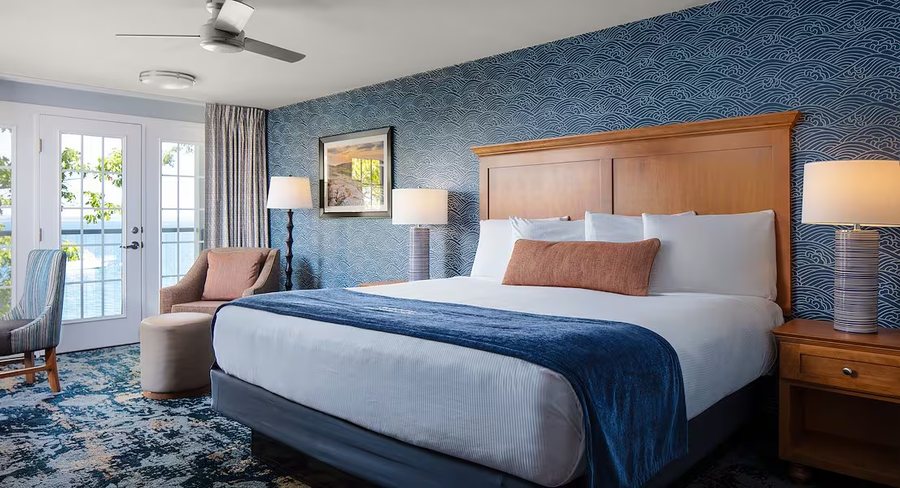 Atlantic Oceanside Hotel and Event Center — Guest room