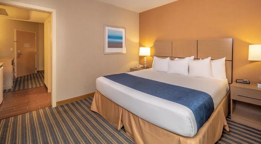 Atlantic Sands Hotel — Guest room