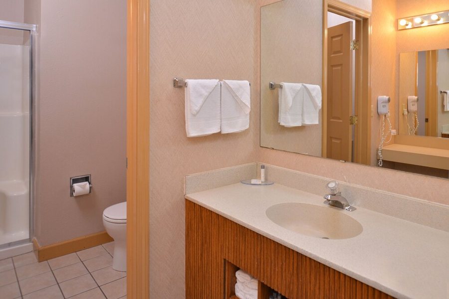 Atlantis Family Waterpark Hotel — Bathroom