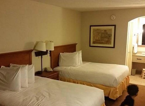 Atlantis Inn — Guest room