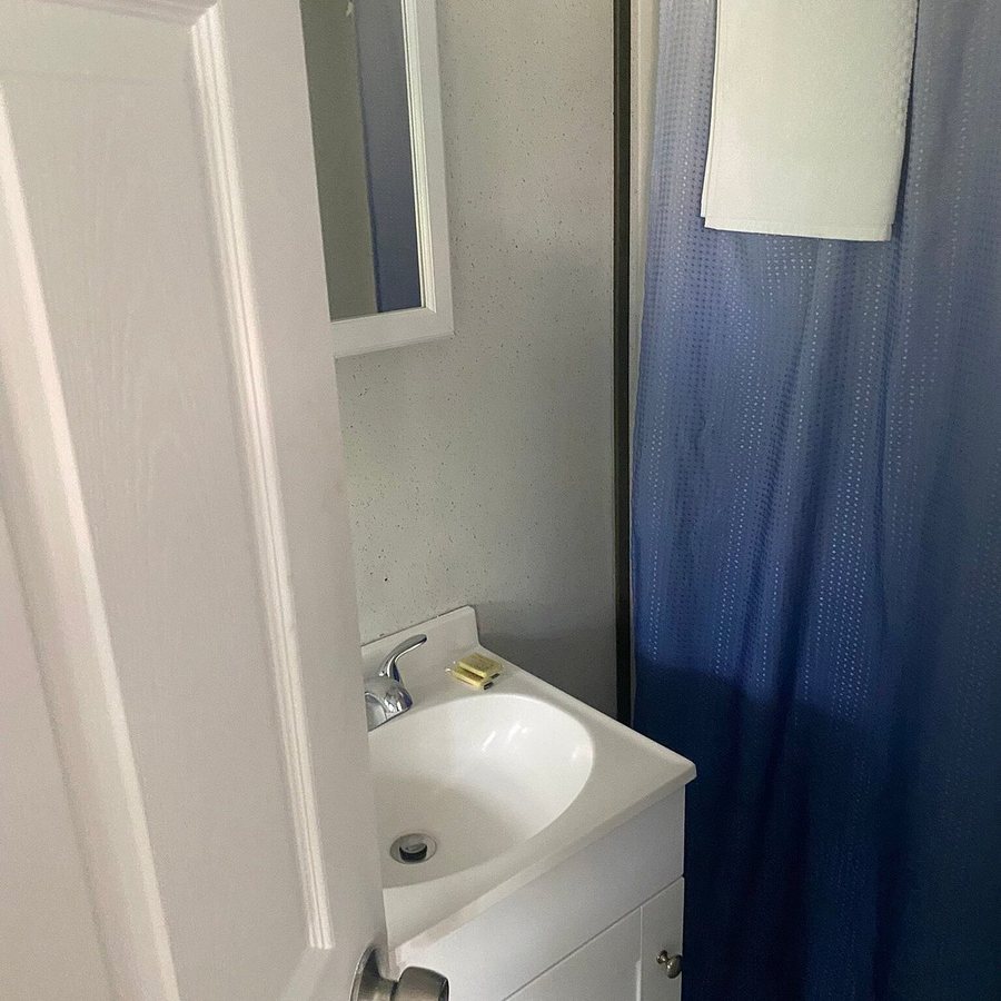 Atlantis Motel — Bathroom