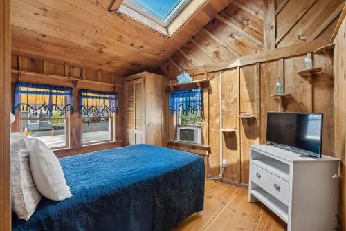 Atlantis Motel — Guest room