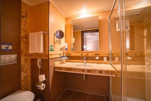 Atlantis Royal Hotel Istanbul — Bathroom