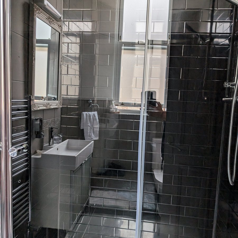 Atlas Guest House — Bathroom