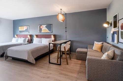 Atwell Suites Denver Airport aE Tower Road by IHG — Guest room
