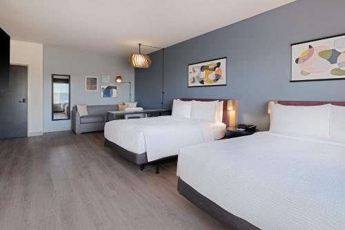 Atwell Suites Kansas City Airport by IHG — Guest room