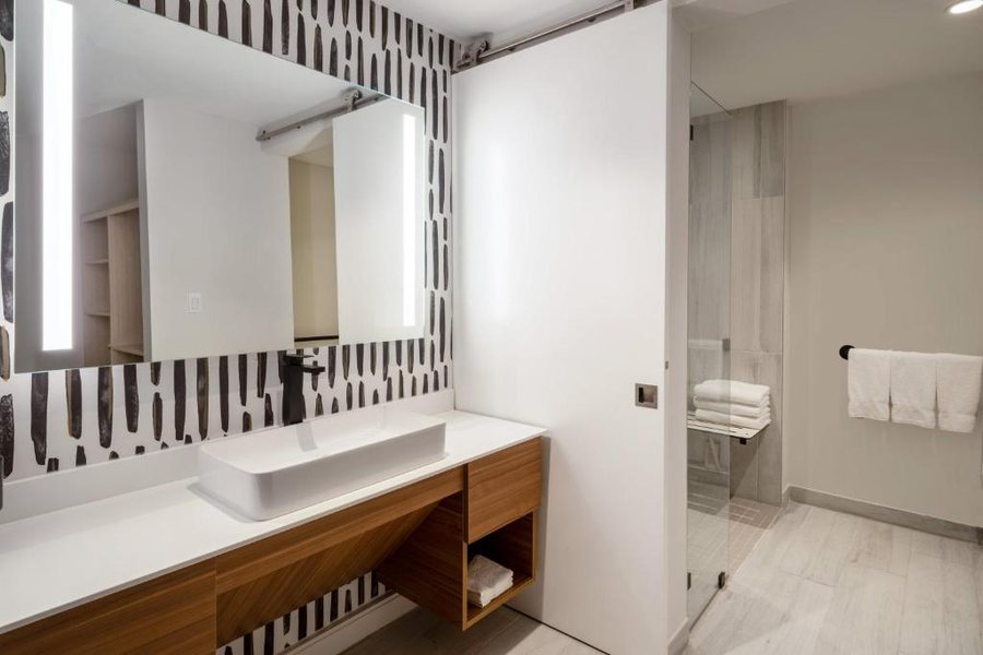 Atwell Suites Miami Brickell By IHG Miami Florida — Bathroom