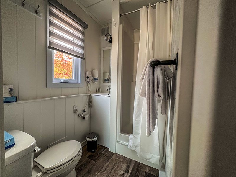 Auberge du Vieux Moulin — Bathroom
