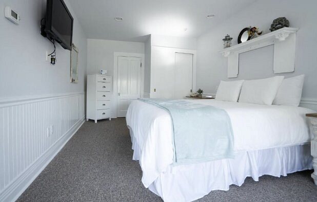 Auberge on the Cove — Guest room