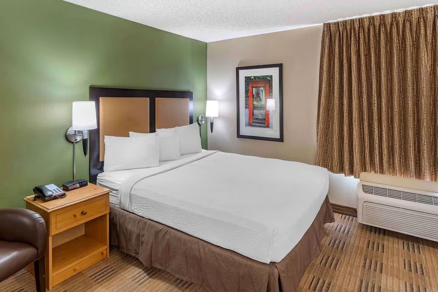Auburn Hills Extended Stay Inn — Guest room