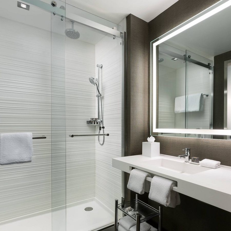 Auburn Hills Marriott Pontiac — Bathroom