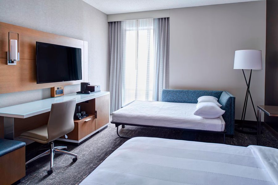 Auburn Hills Marriott Pontiac — Guest room