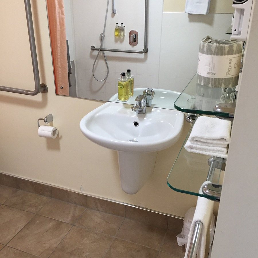 Auckland North Shore Motels Holiday Park — Bathroom