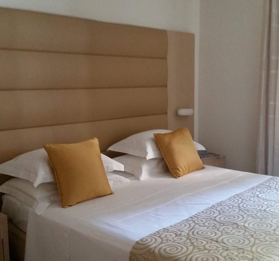 Augustana House — Guest room