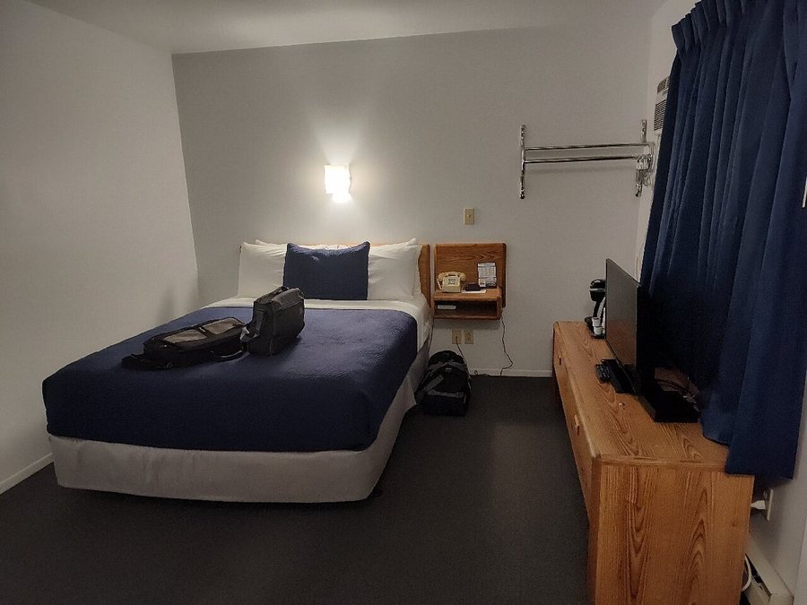 Aurora Borealis Motel — Guest room