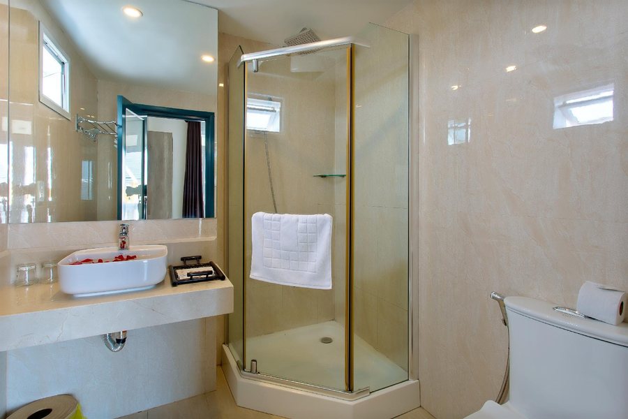 Aurora Riverside Hotel and Spa — Bathroom