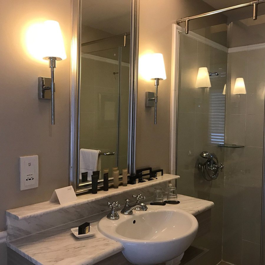 Aurum Royal — Bathroom