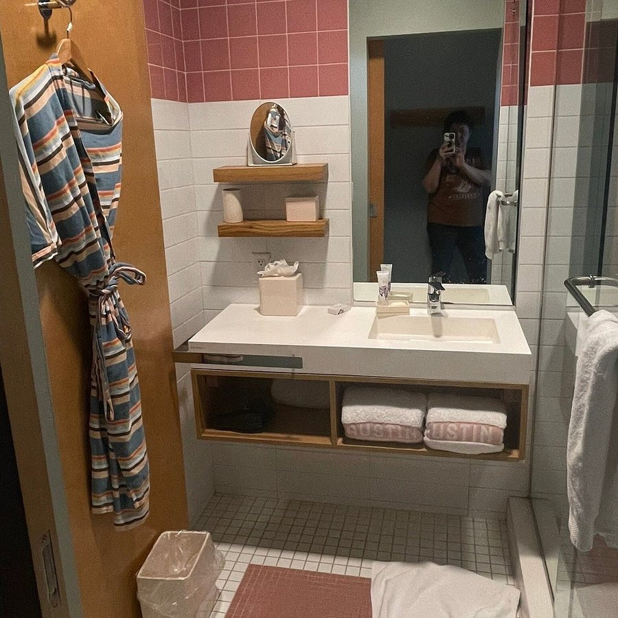Austin East KOA — Bathroom