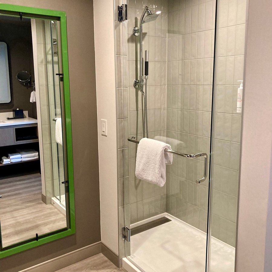 Austin Marriott Downtown — Bathroom