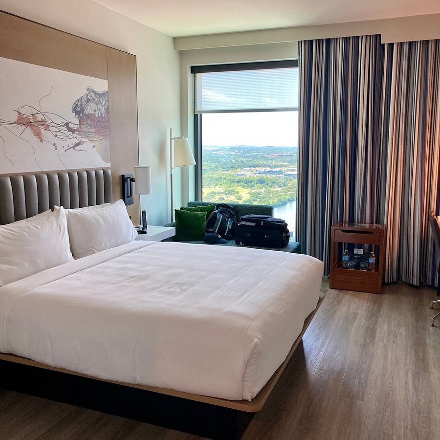 Austin Marriott Downtown — Guest room